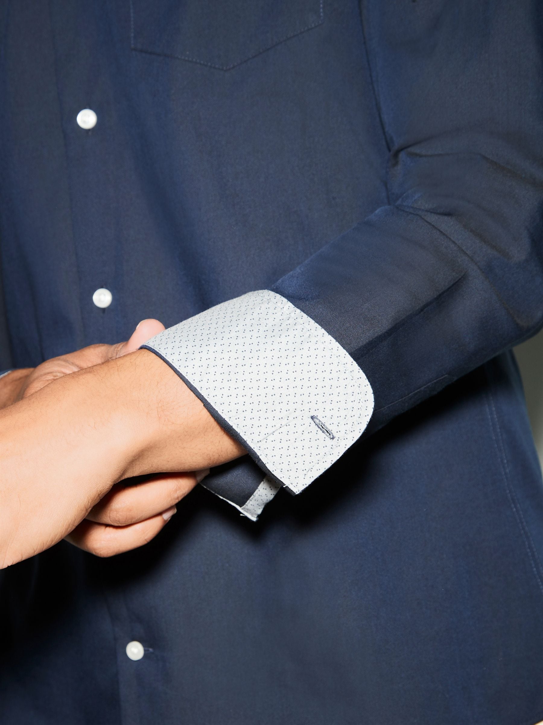 Donkerblauw - Slim Fit - Gemakkelijk te strijken Oxford overhemd met doorlopende knopen