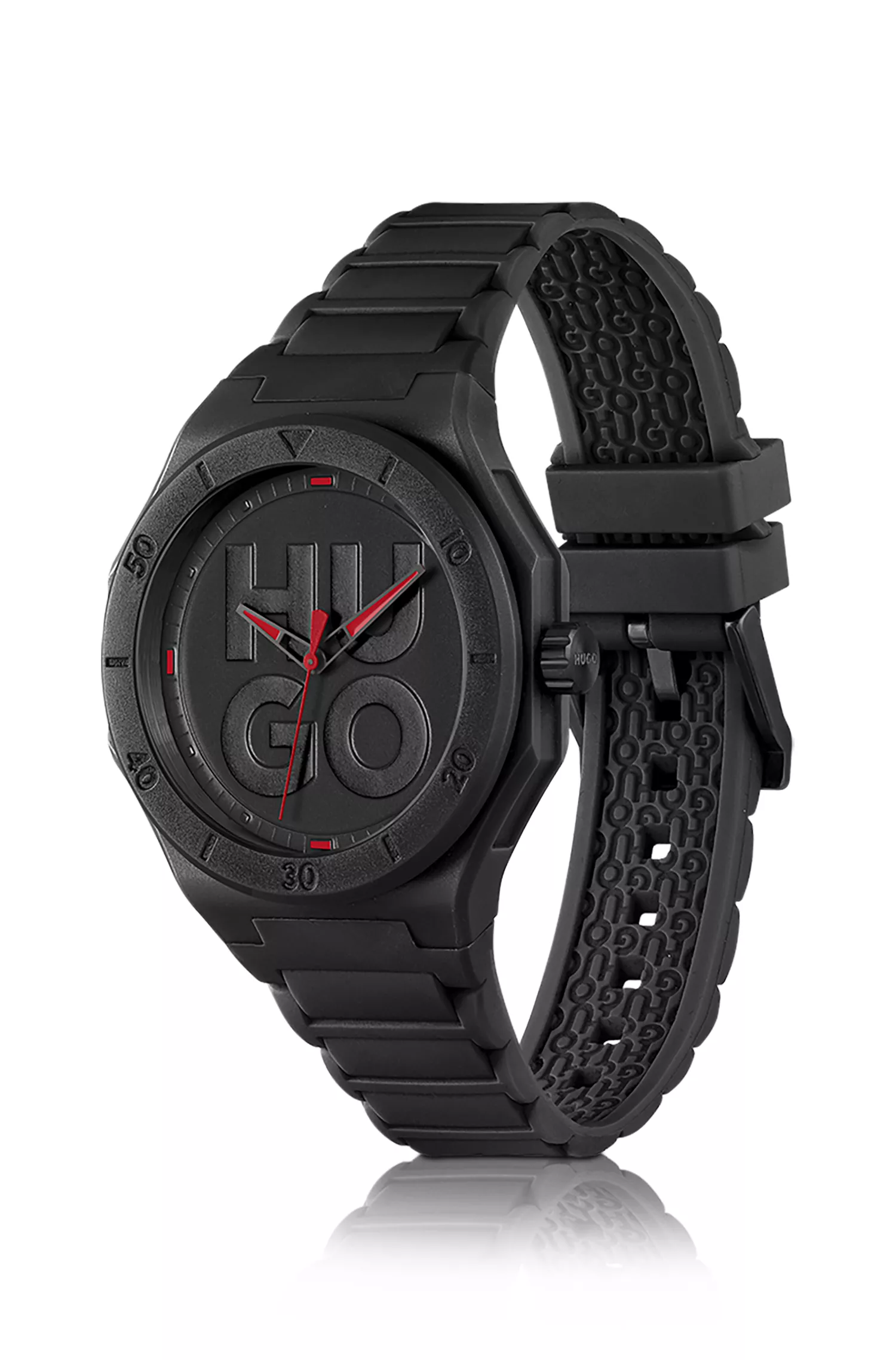 Relógio HUGO vermelho e preto com pulseira de silicone e mostrador com logotipos sobrepostos.