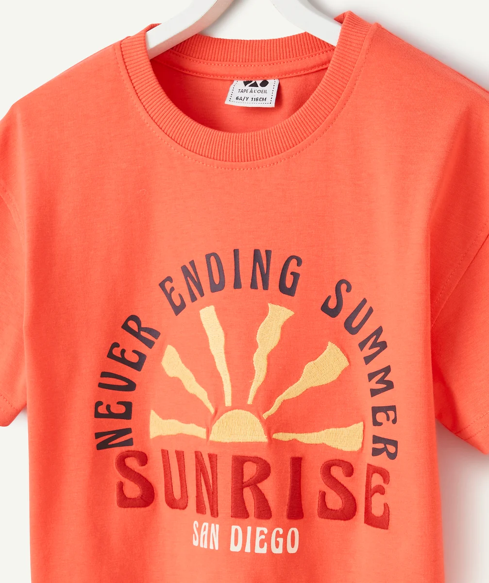 t-shirt garçon en coton bio orange avec coucher de soleil et message brodés