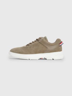 Sapatos híbridos de camurça