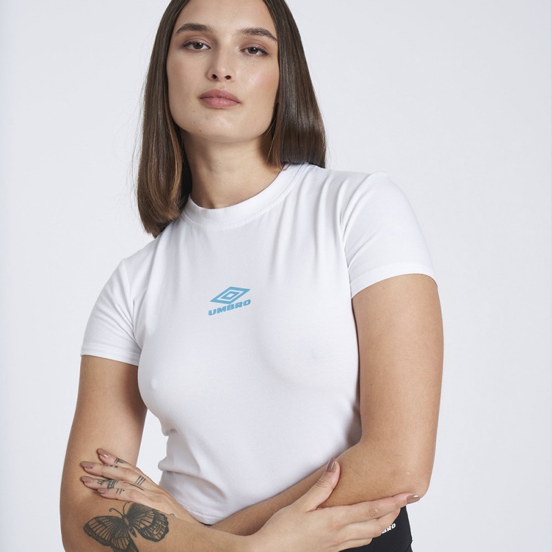 Experimente a camiseta cropped ajustada da Umbro