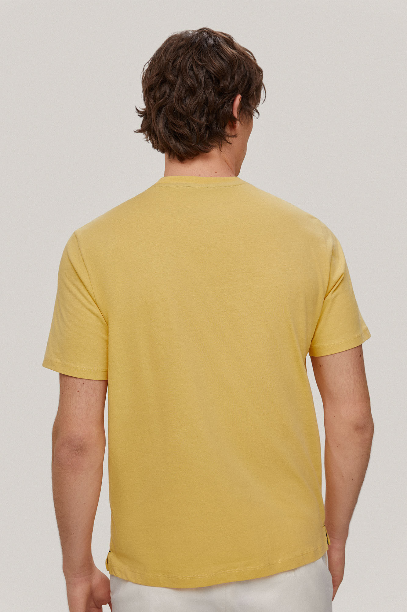 Camiseta com logo - Amarela
