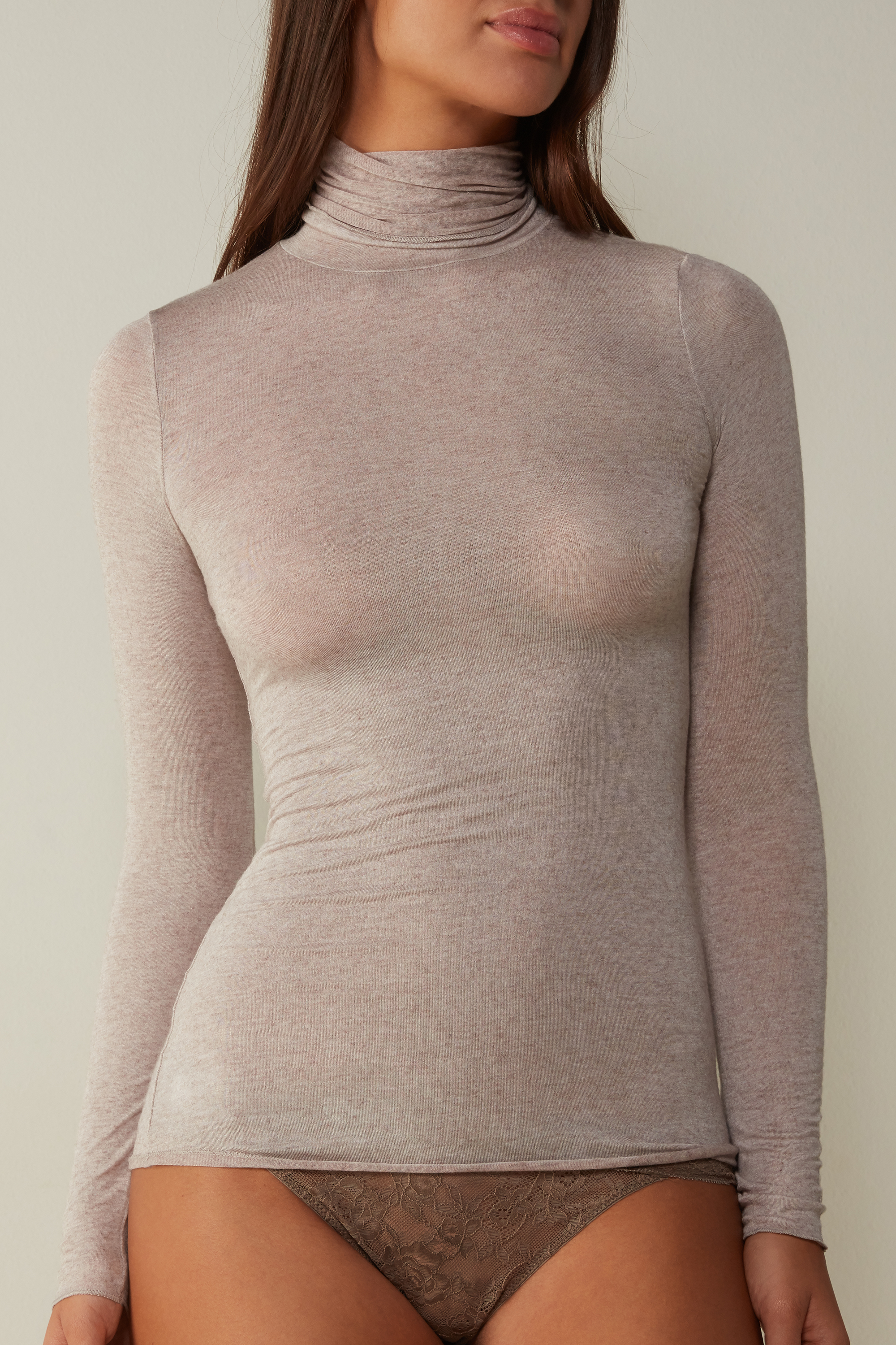 Camiseta de manga comprida com gola alta em cashmere modal ultraleve