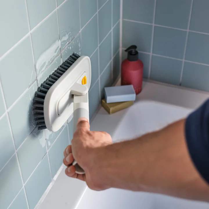 Joseph Joseph - CleanTech Bürstenset mit Scheuerbürste und Fliesenbürste, light stone