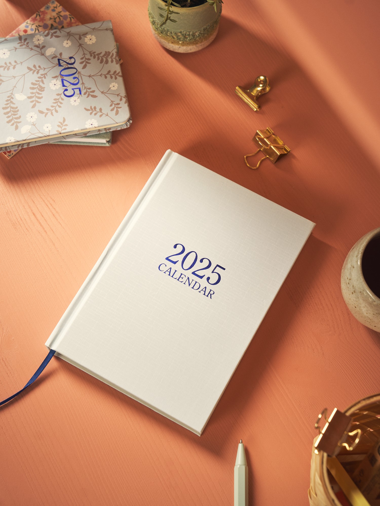 Kalender 2025 | Papir/karton. 21 x 15 cm. | Ice Blue, Blue