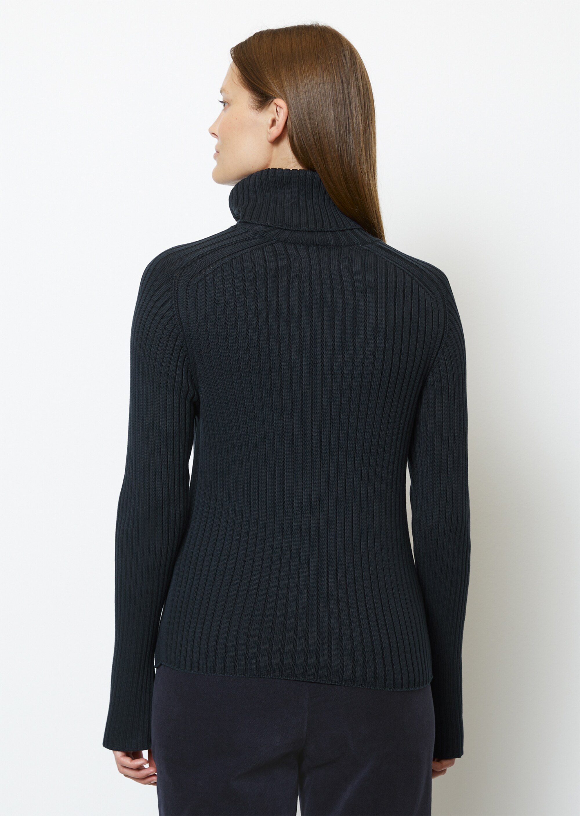 Gerippter Rollkragenpullover slim aus Organic Cotton