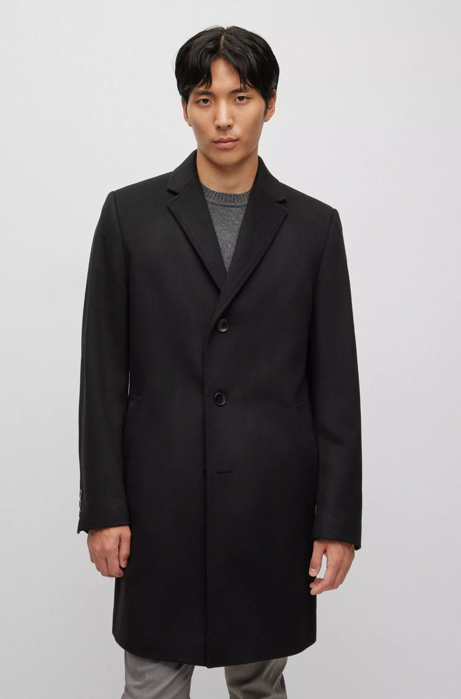 Casaco BOSS preto de corte regular em lã virgem e cashmere.