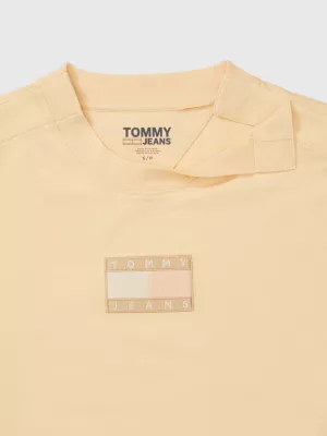 Camiseta com estampa gráfica adaptativa de logotipo tonal nas costas