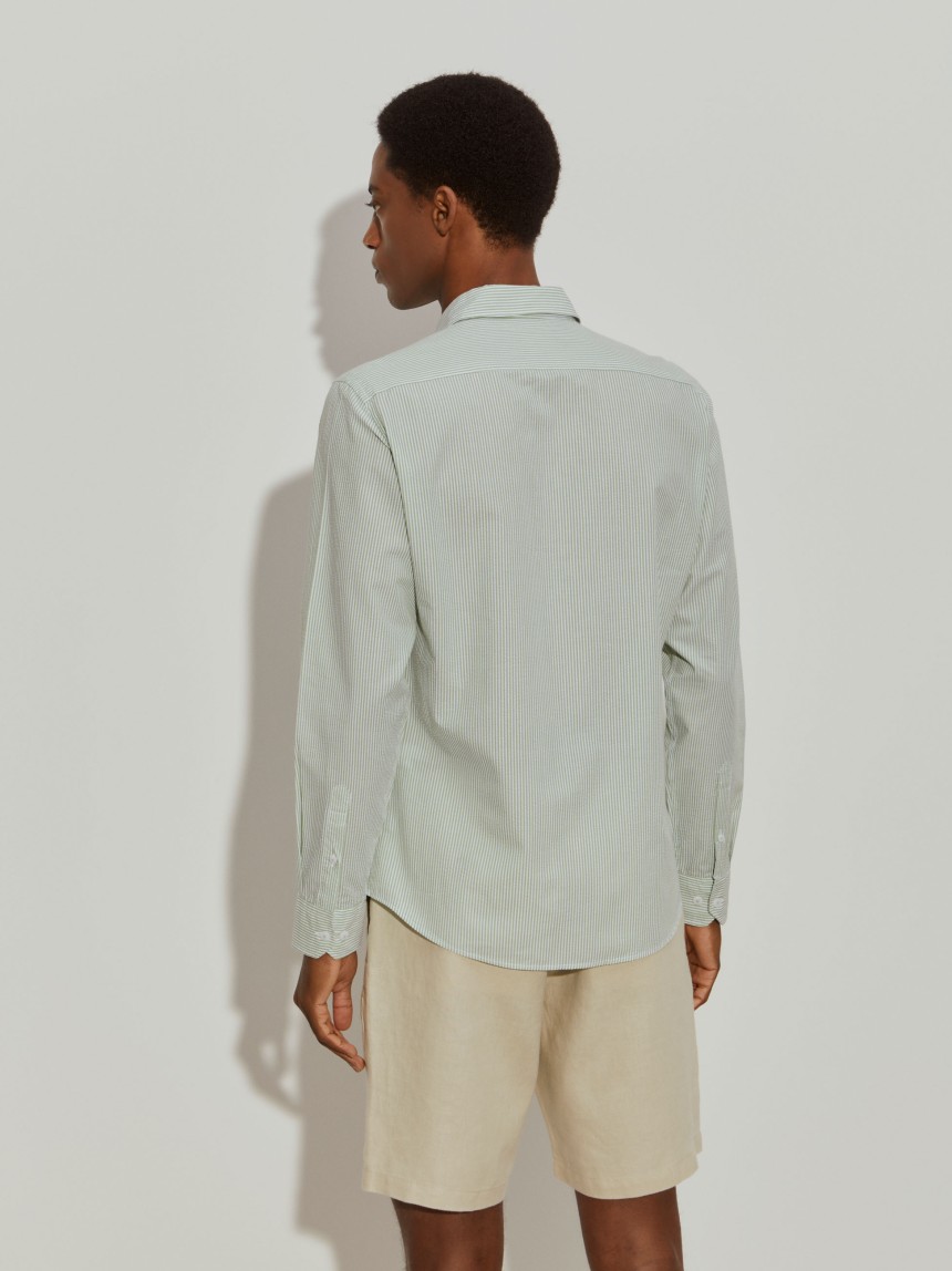 Camisa slim fit seersucker às riscas
