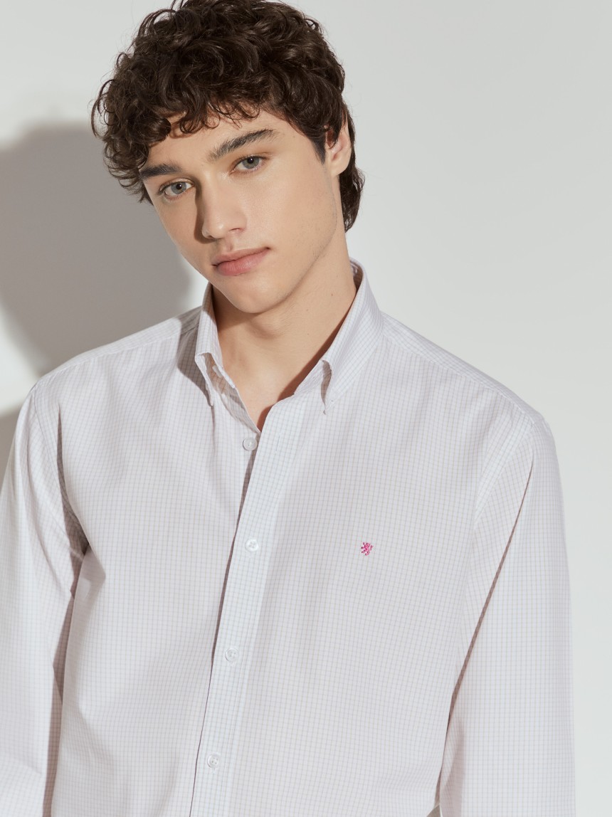 Camisa slim fit aos quadrados