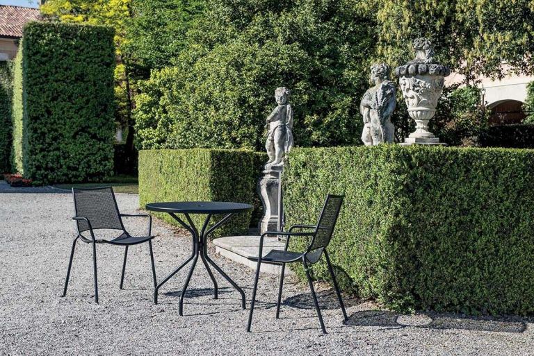 Emu Ala Armchair tuinstoel antiek ijzer