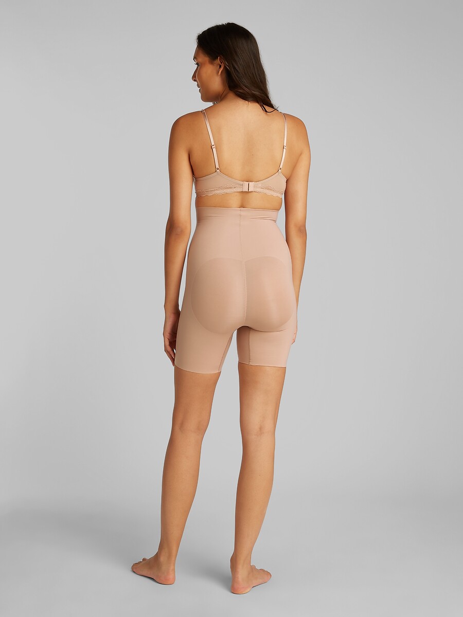 CALVIN KLEIN ROUPA ÍNTIMA<br>Meia-calça modeladora que fica no lugar e se estica