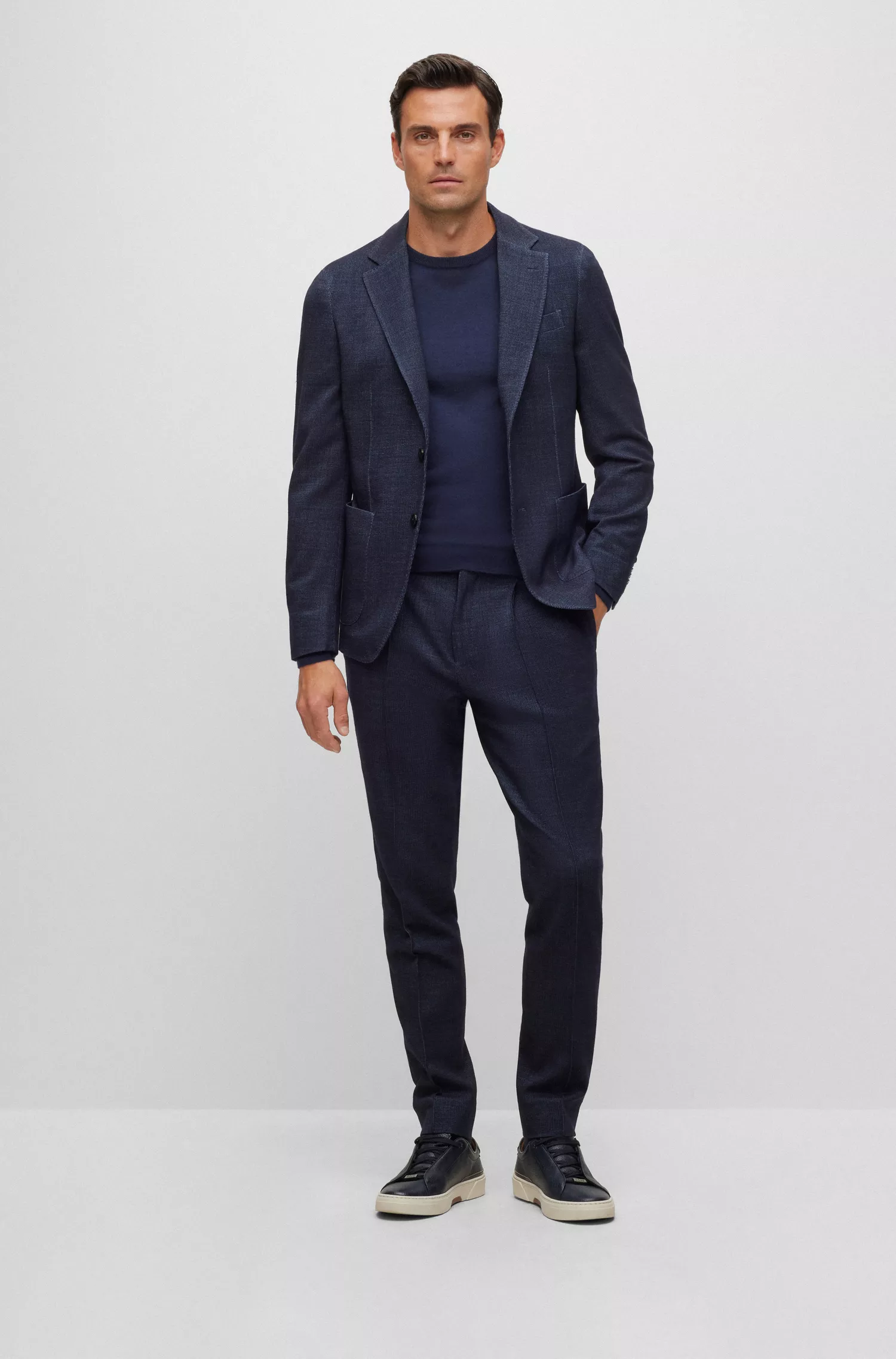 Suéter BOSS cor camelo, corte regular, em cashmere.