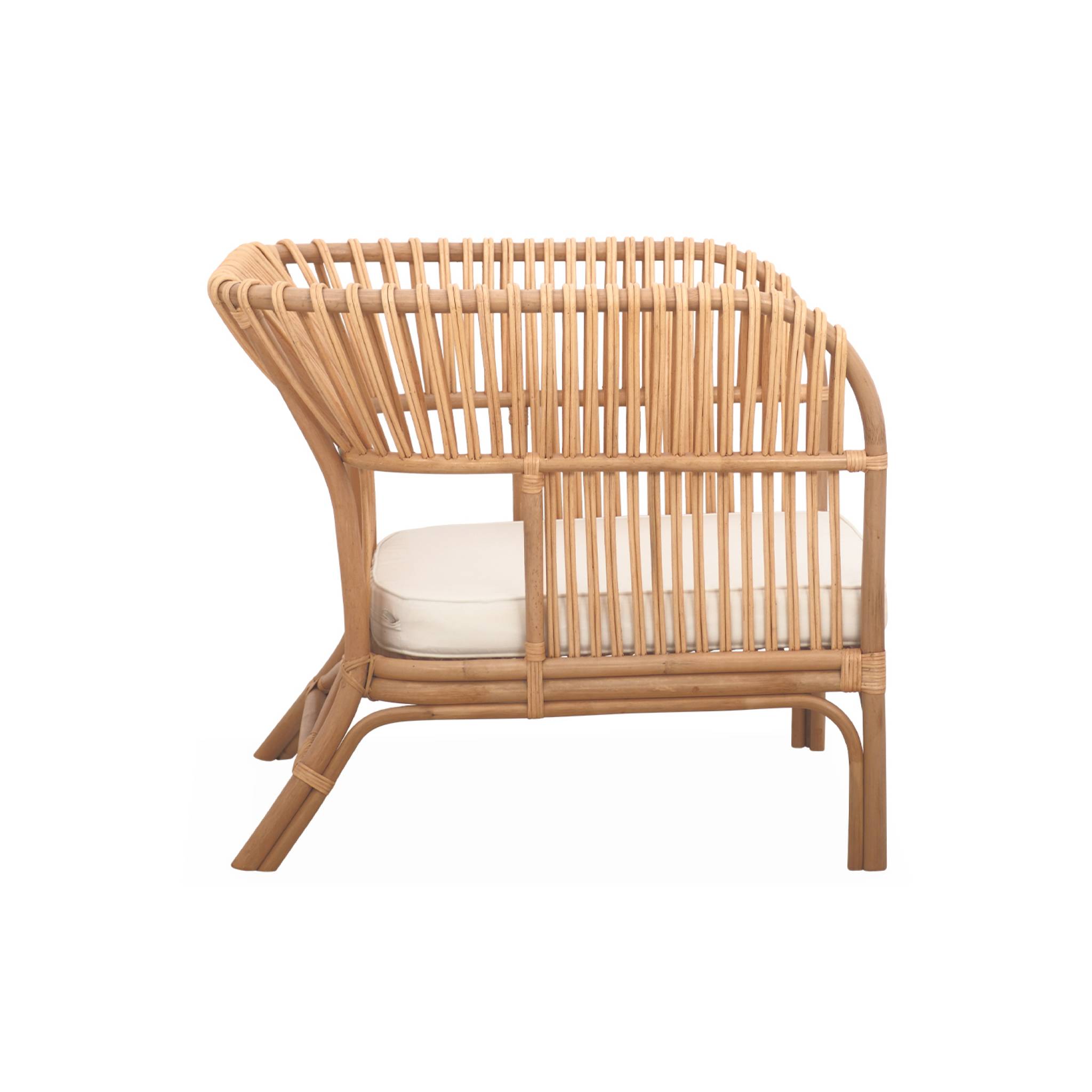 Fauteuil en rotin avec coussin d'assise. Moorea. L 76 x p 84 x h 75cm