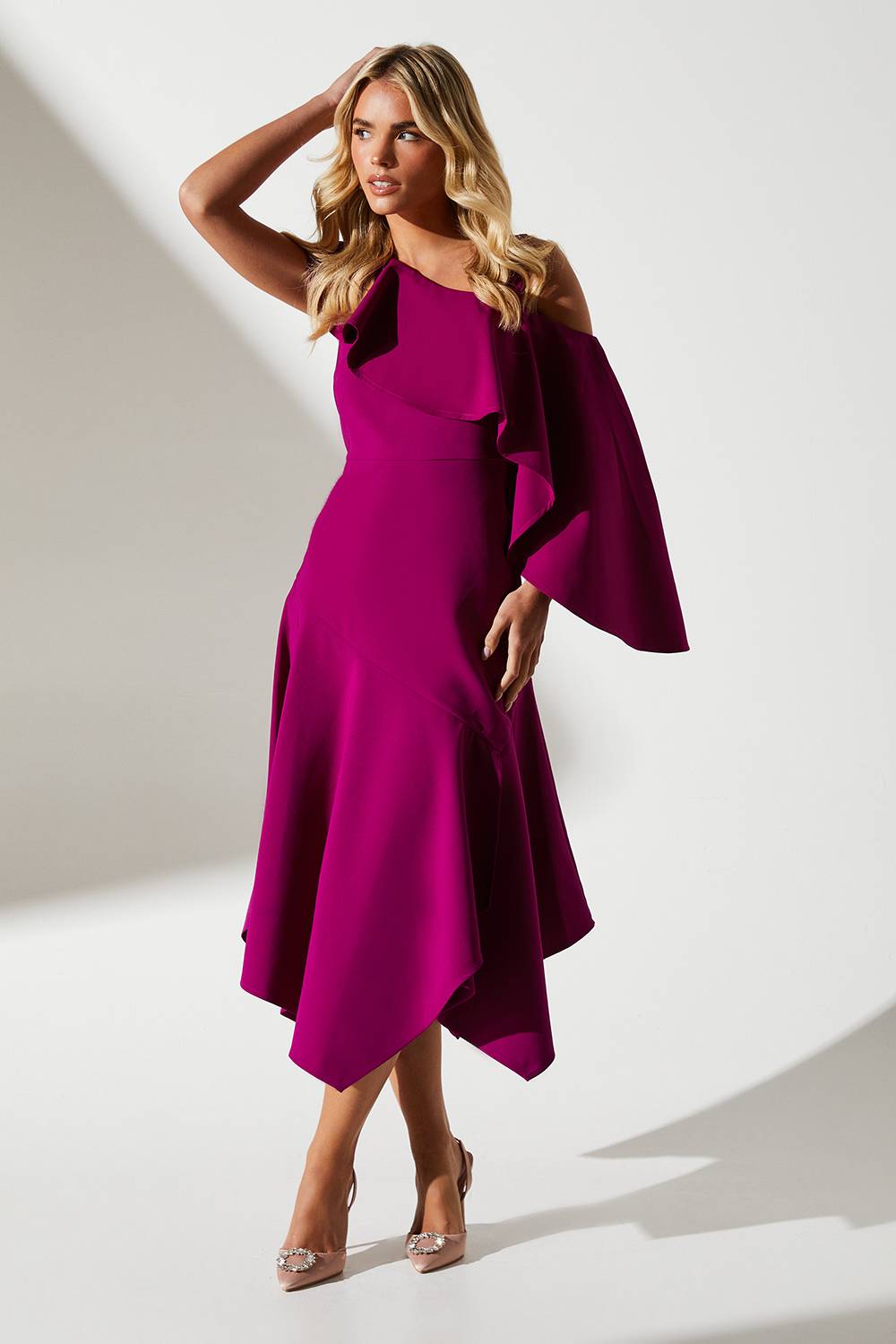 Coast Robe Mi-Longue Petite Asymétrique à Volant en Crêpe pour Invitée de Mariage