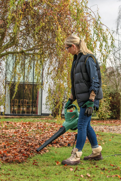 Bosch UniversalGardenTidy 3-i-1 løvblæser 2300 W