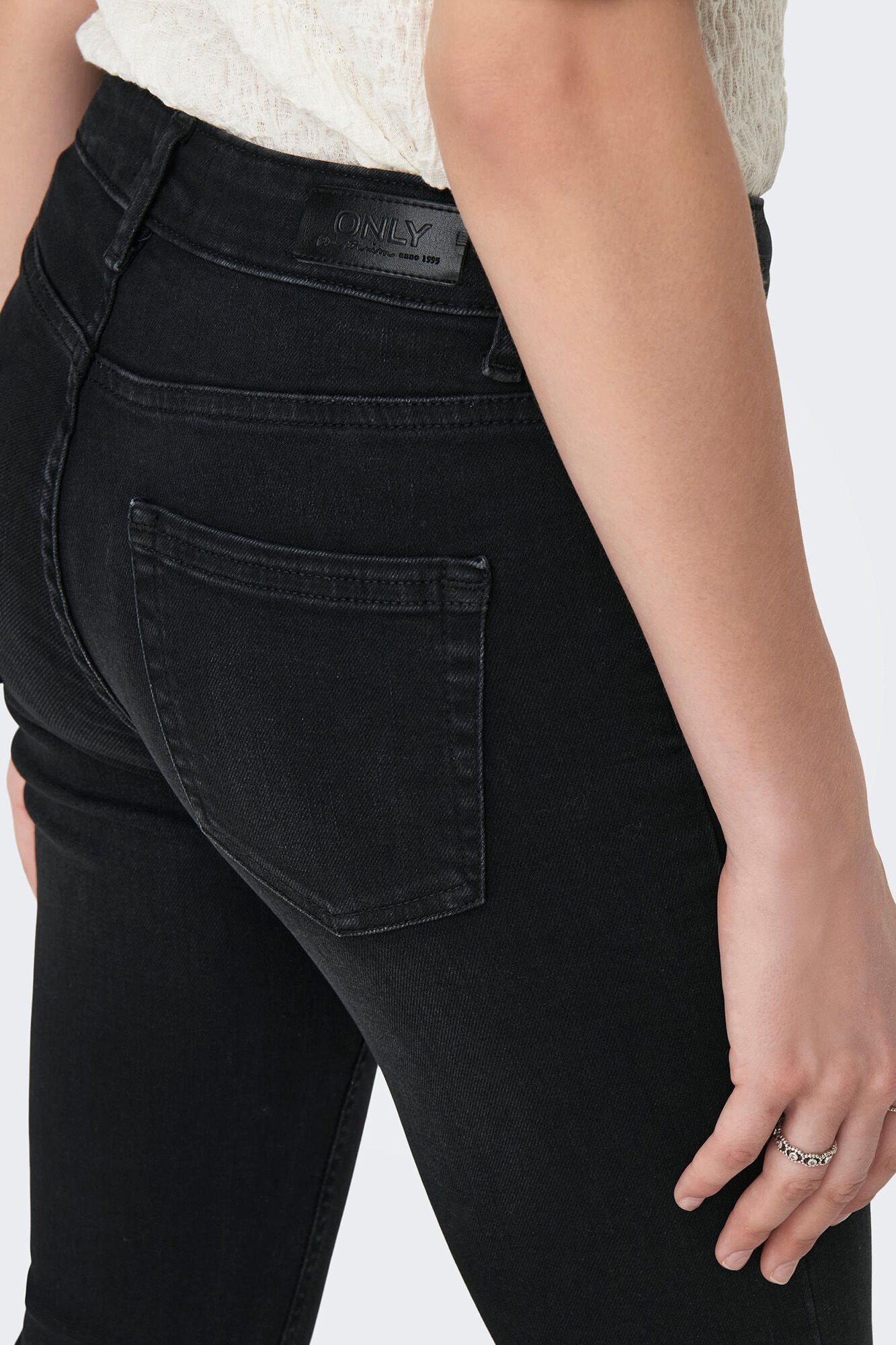 Calças jeans boca de sino de cintura alta