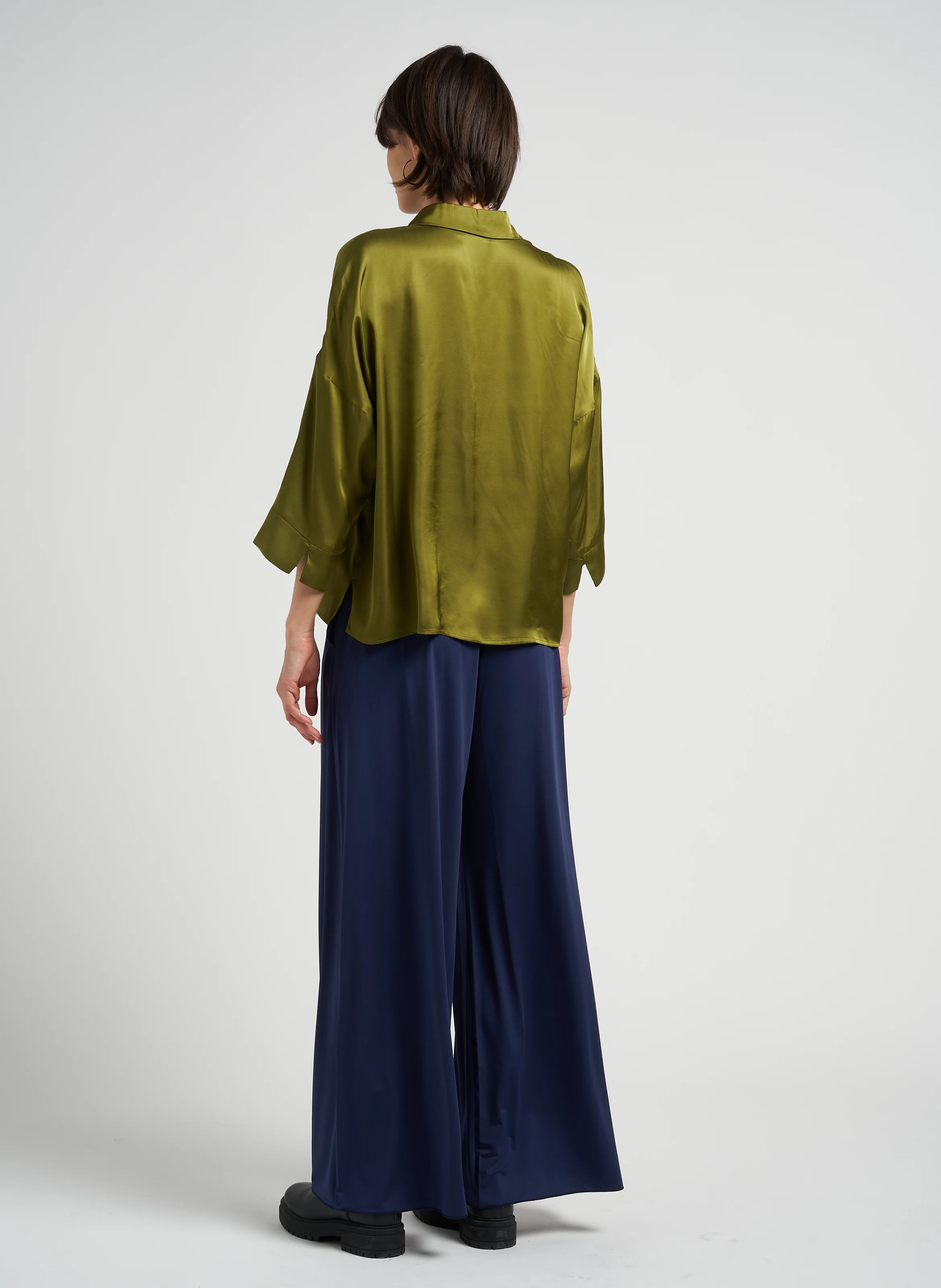 BEMBO - Chemise ample col classique en satin fluide| Vert