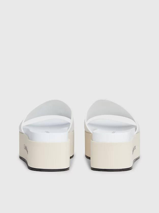 Chinelo de lona com plataforma