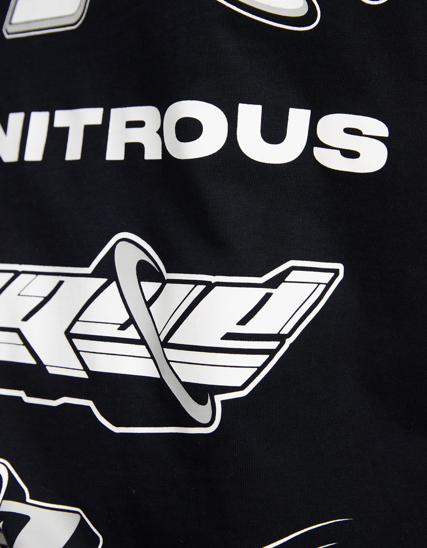 Camiseta de corrida de manga curta com corte reto e bordado