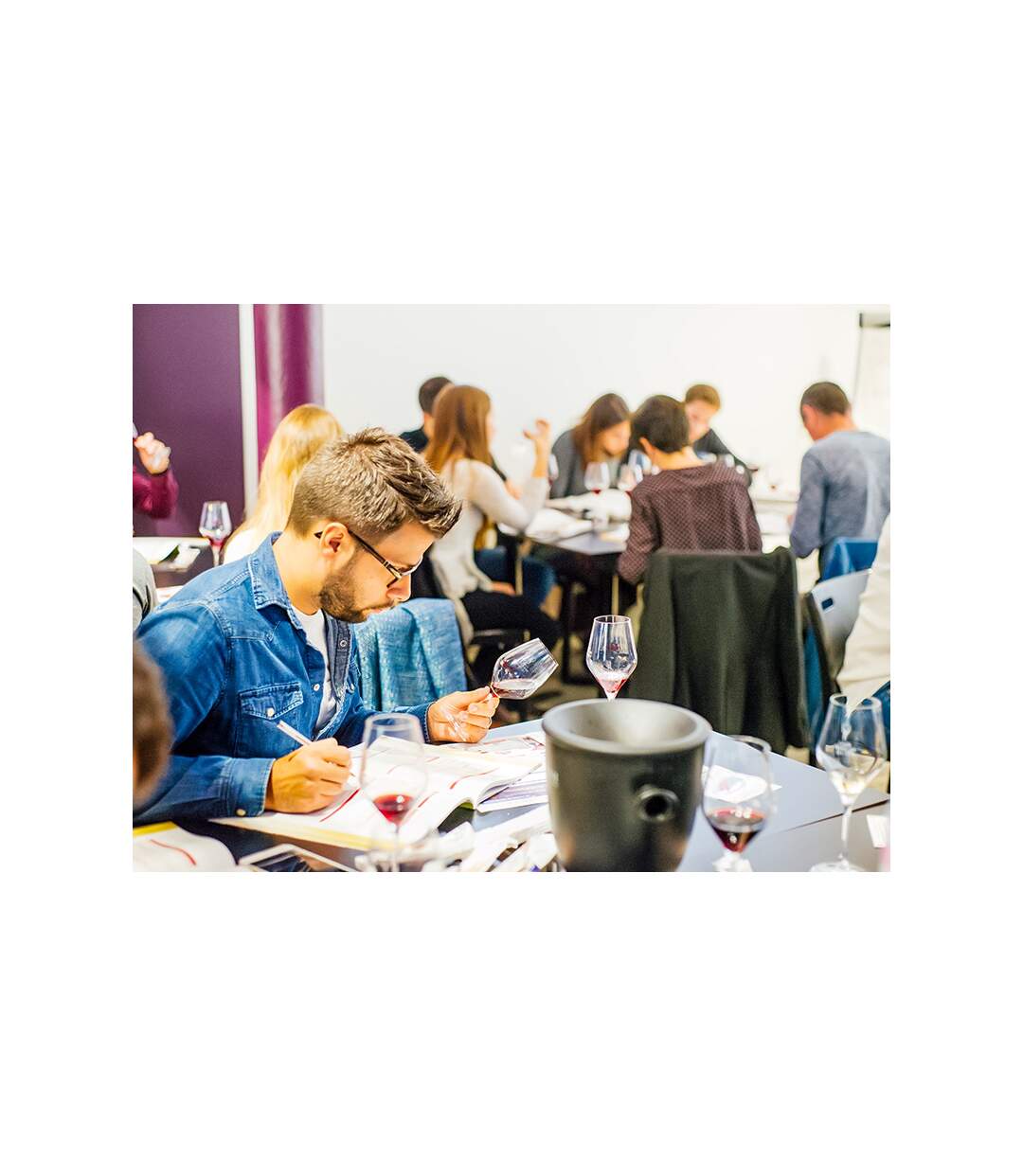 Cours d’initiation à l’œnologie de 2h à partager en duo avec ProDégustation - SMARTBOX - Coffret Cadeau Gastronomie