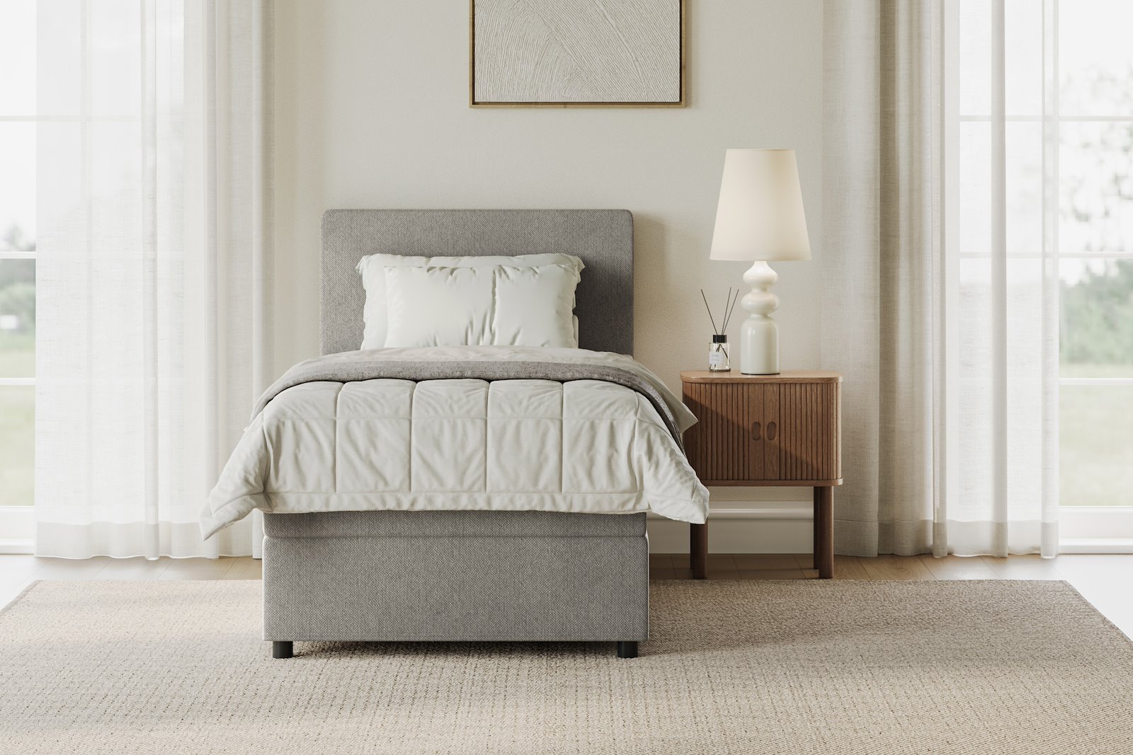 Premium 10 oppbevaringsseng 90x200 cm Magasinseng med oppbevaring, åpnes fra siden. I tekstil terranova 08 krem, med medium fasthetsgrad og premium 10 overmadrass,sorte ben. Sengegavl selges separat.