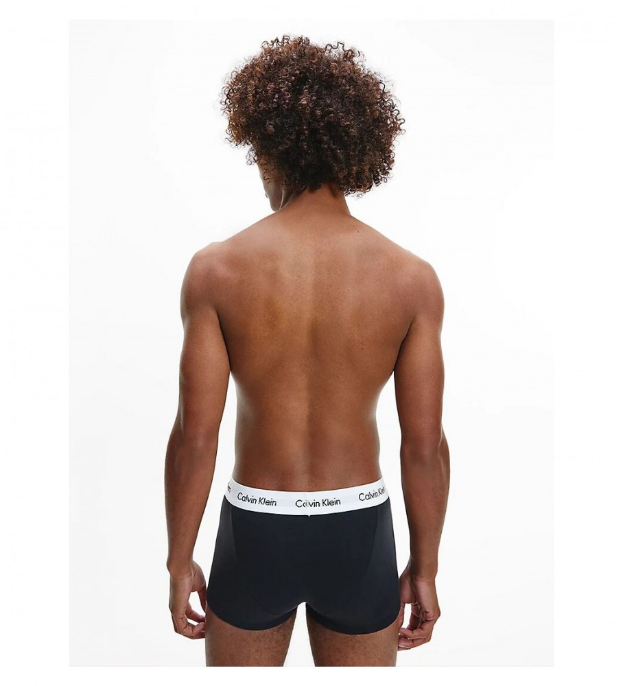 Cuecas boxer Calvin Klein de cintura baixa, em algodão elástico, pacote com 3 unidades, pretas.