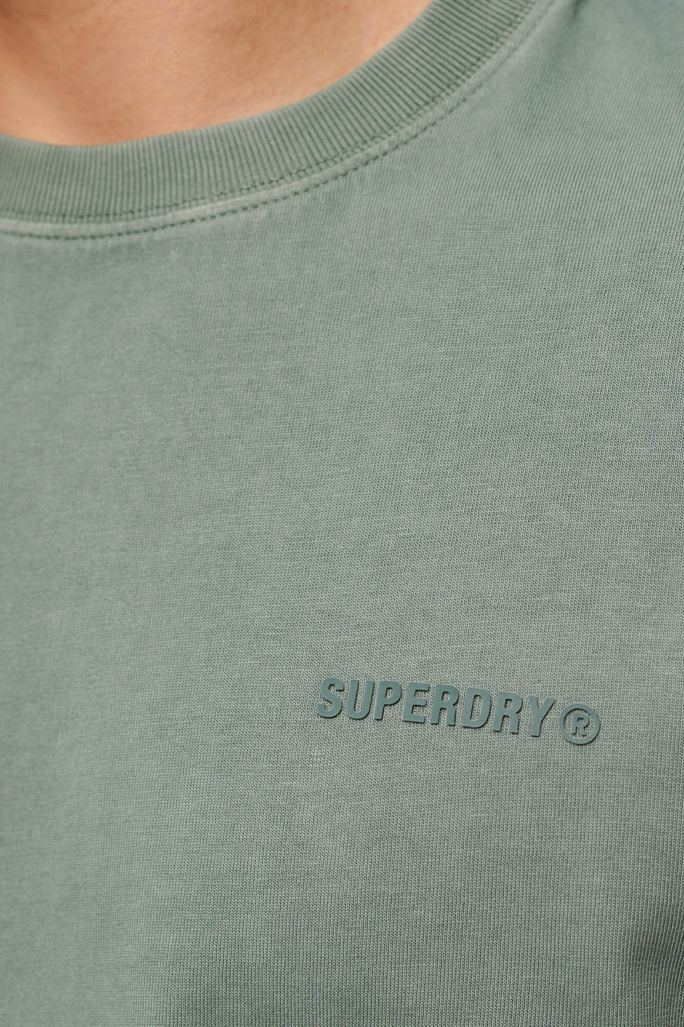 Camiseta folgada com logotipo tingido por cima