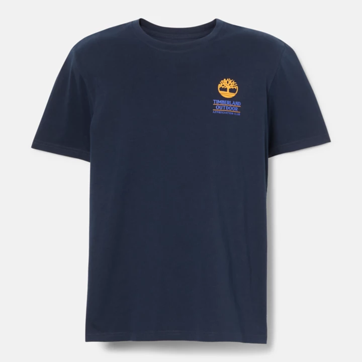 Camiseta masculina estampada para atividades ao ar livre na cor azul marinho.