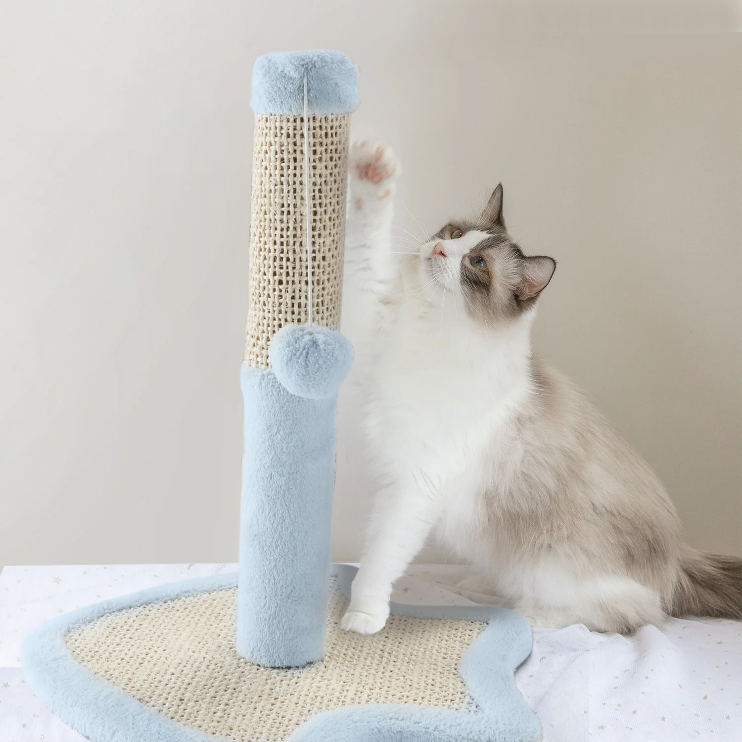 Arranhador de sisal para gatos Nobleza com brinquedo. Azul, 33,5 x 33,5 x 38 cm