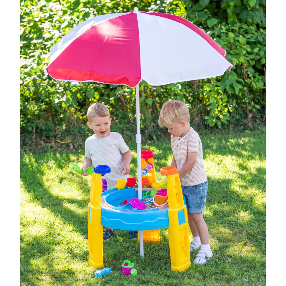 Sand- und Wassertisch mit Sonnenschirm
