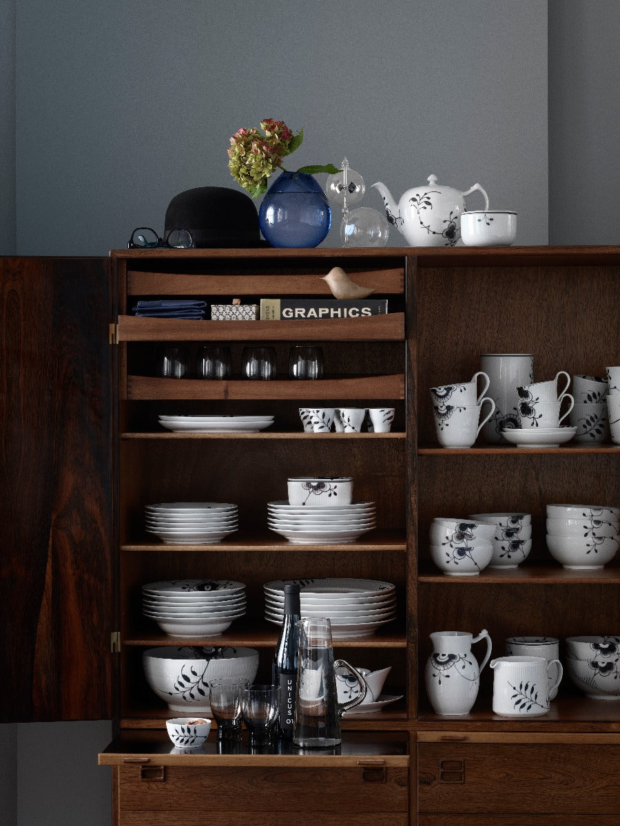 Royal Copenhagen  Sort Mega riflet dyb tallerken - 24 cm.