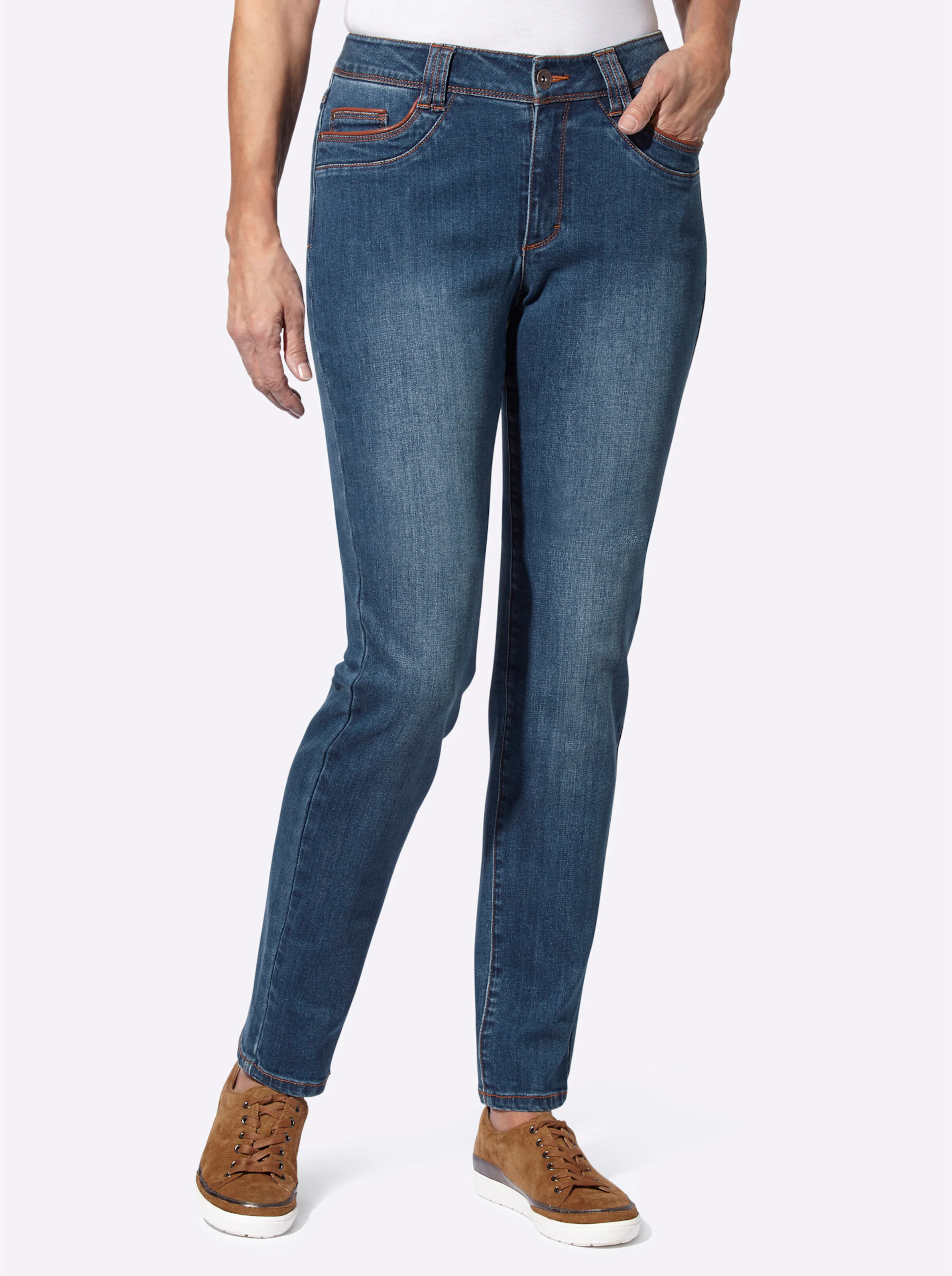 Jeans in blue-stone-washed