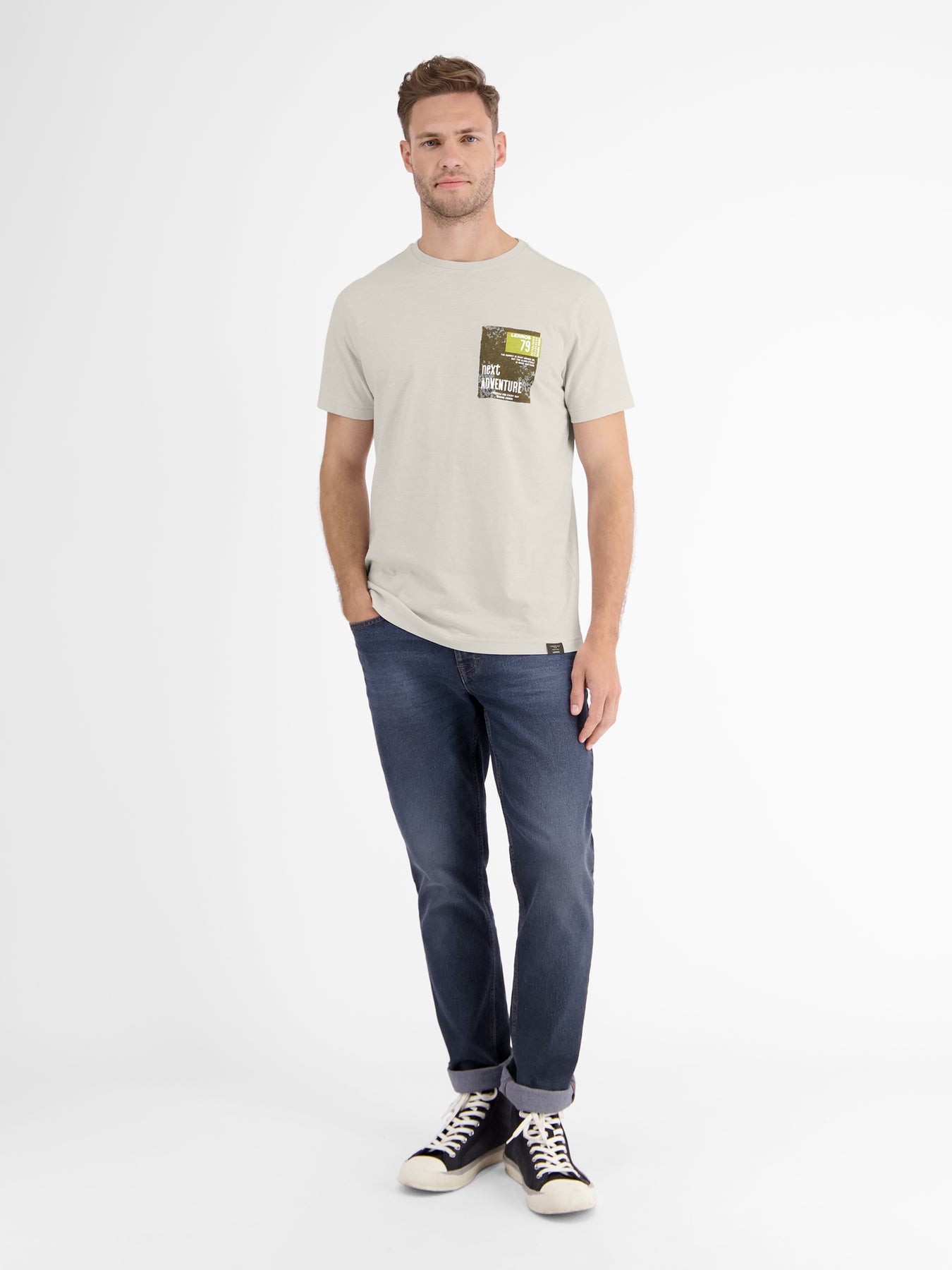 O-Neck T-Shirt. Brustprint