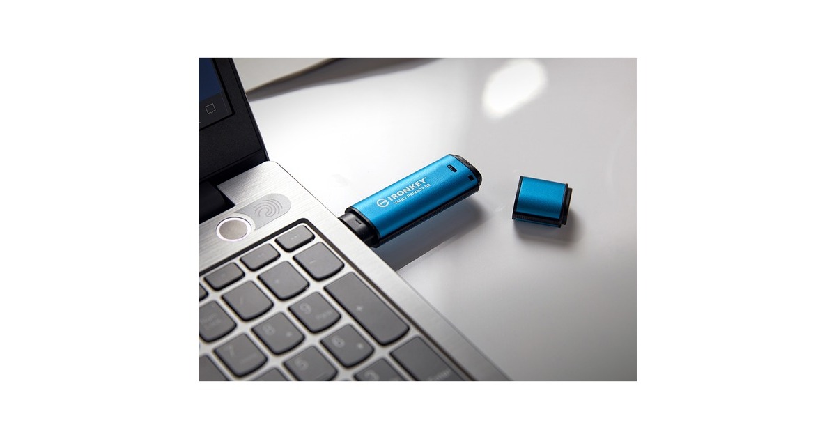 KingstonIronKey Vault Privacy 50 64 GB usb-stick  (Lichtblauw/zwart, USB-A 3.2 Gen 1 (5 Gbit/s))
