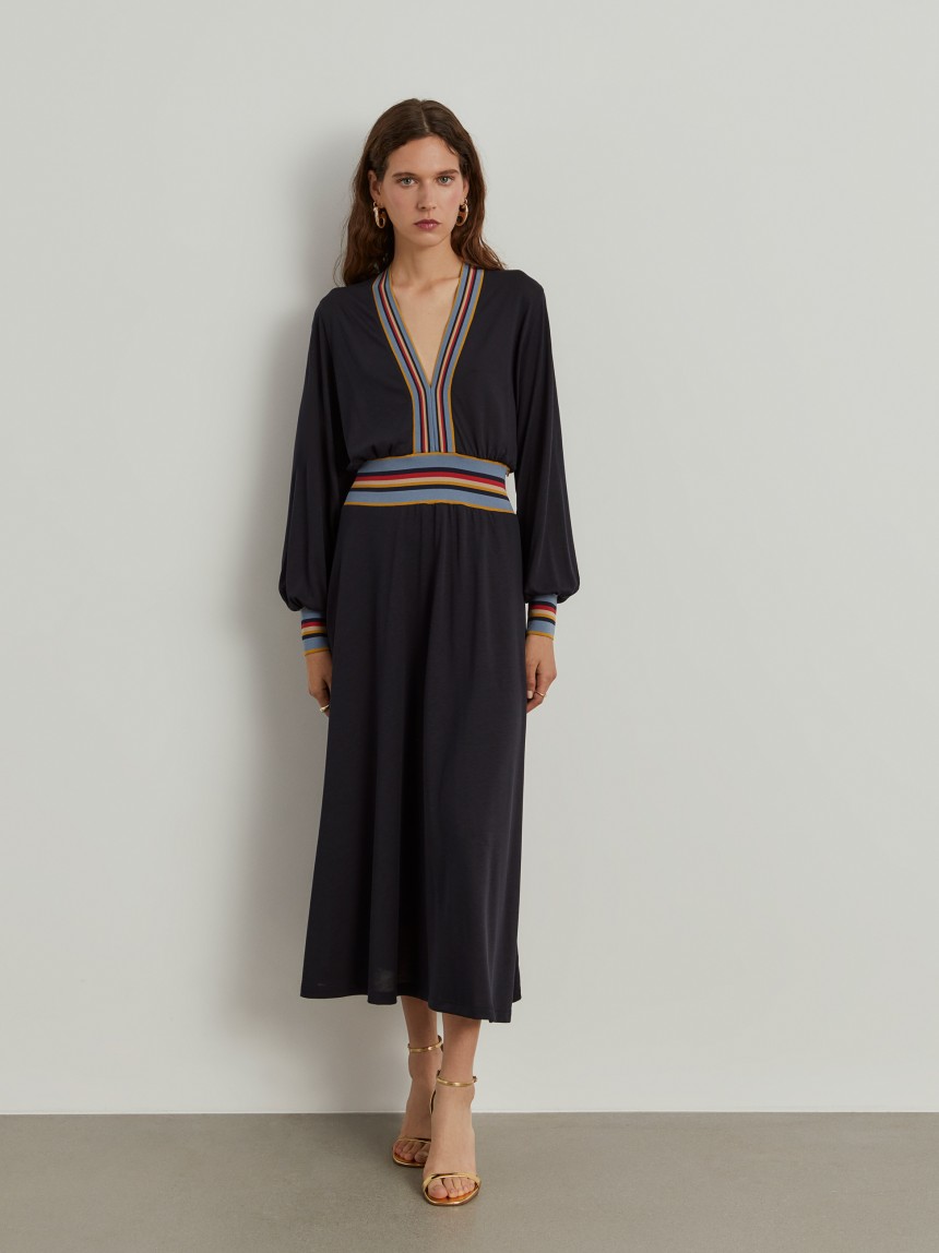 Vestido malha às riscas manga comprida