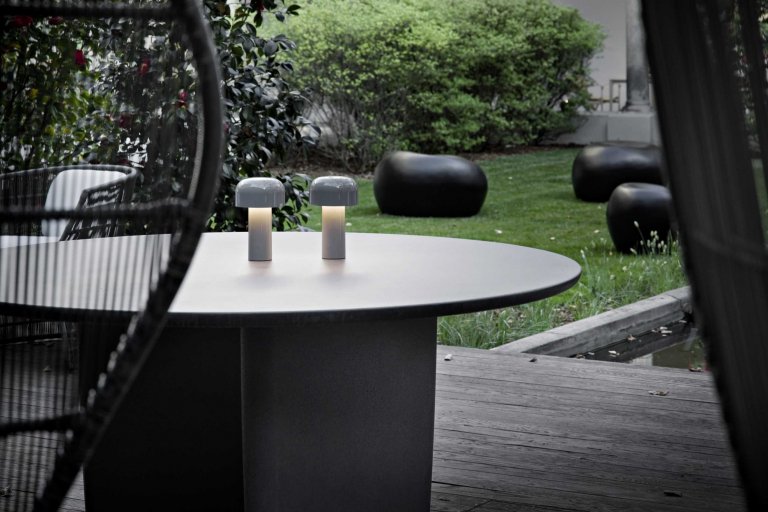 Flos Bellhop tafellamp LED oplaadbaar baksteenrood