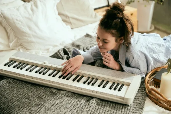 Casio CT-S1, Digital synthesizer, Hvid, Vekselstrøm, Batteri, AA, 4,5 kg