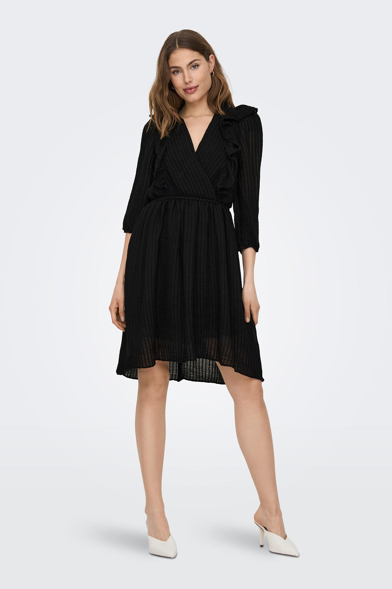 vestido curto com babados