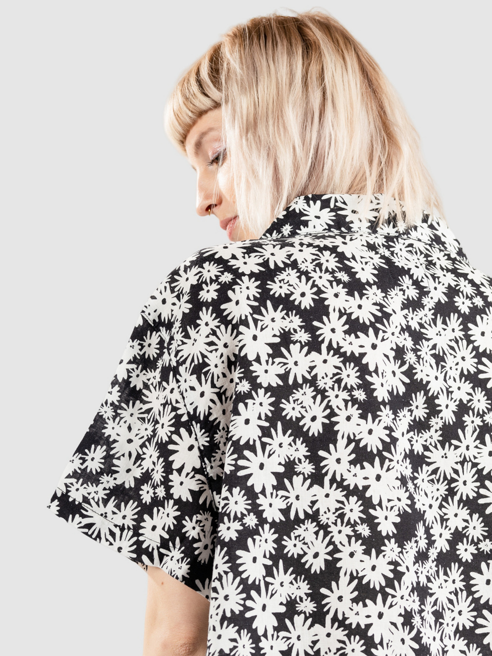 Afends Benny Shirt black daisy