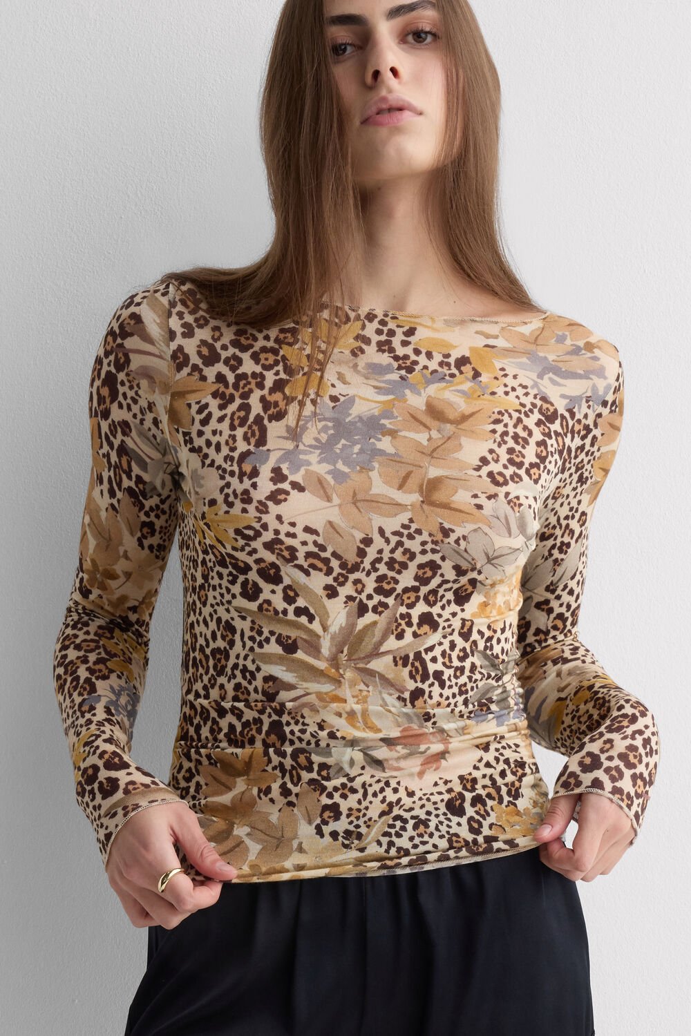 Blusa de manga comprida Simply Iconic em modal ultraleve com cashmere.
