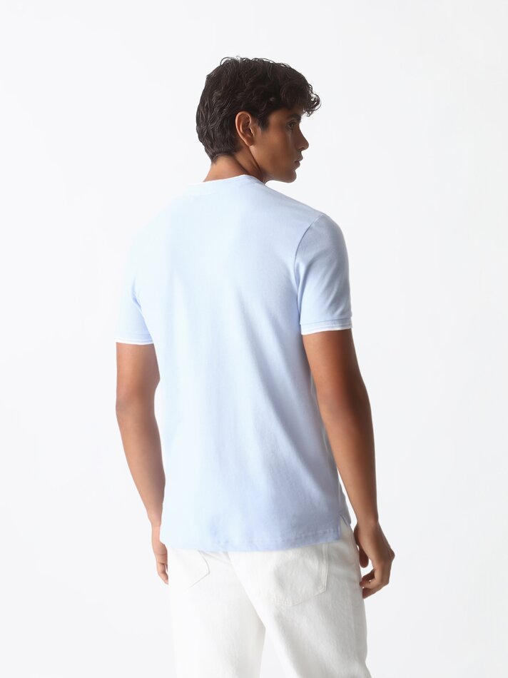 Camisa polo com gola mandarim bordada - Azul Lavanda