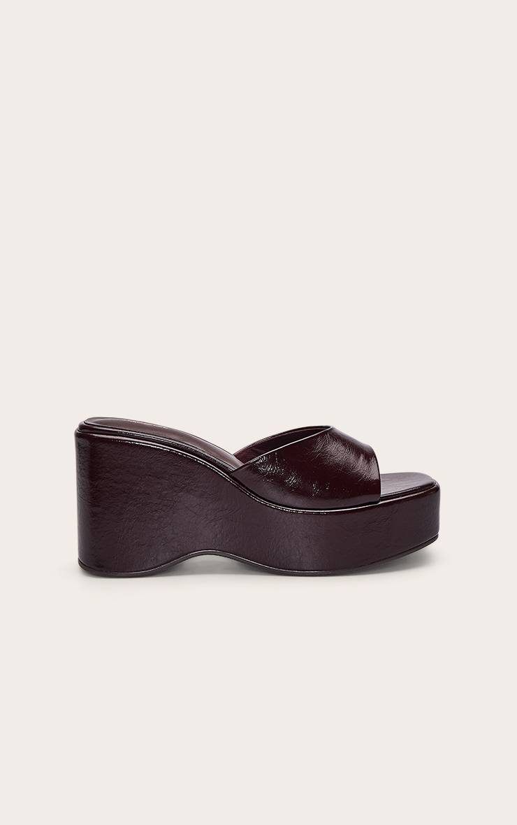 Rouge Bordeaux Mules Compensées En Synthétique Verni Plissé