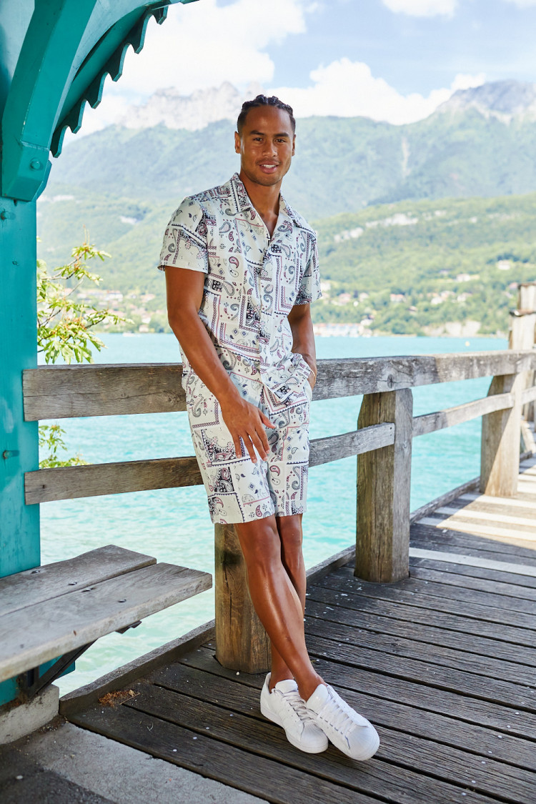 Ensemble 2 pièces chemise + short beige à motif paisley