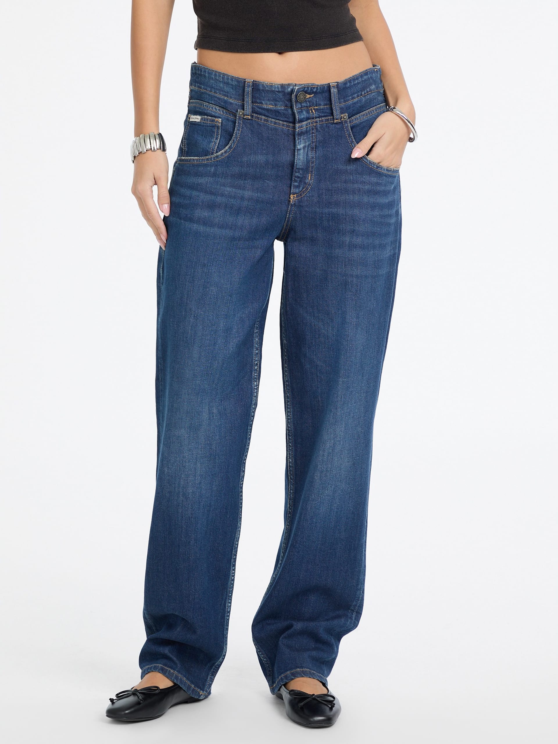 Calça jeans boyfriend com pala frontal
