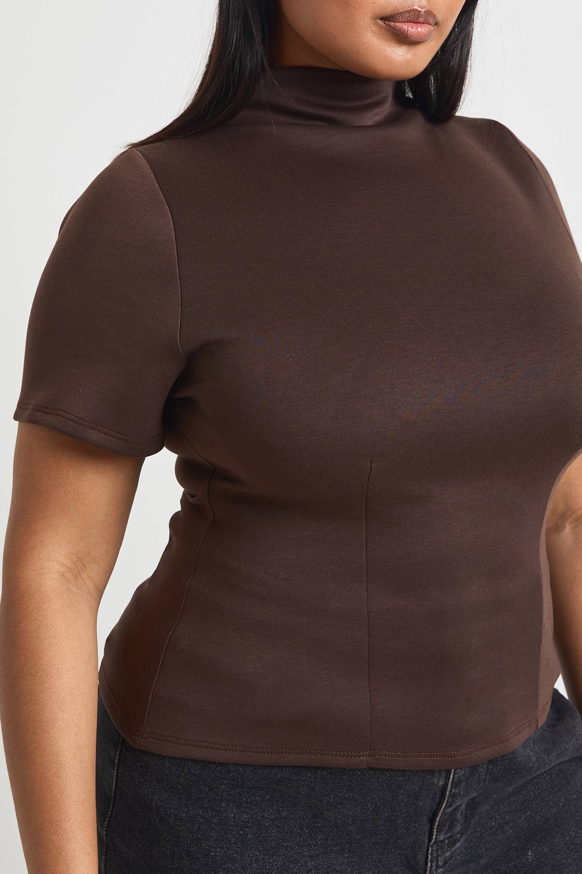 boohoo Haut Grande Taille Col Montant Taille Cintrée
