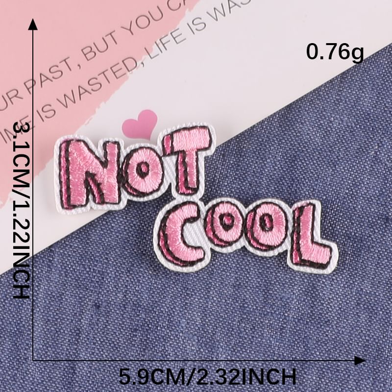 Embroidery Kingdom - Cartoon / Lettering Geborduurde Applicatie Patch (Diverse Ontwerpen)