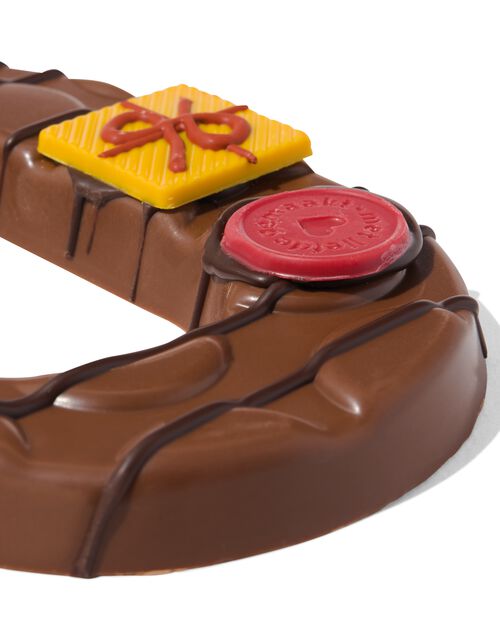 lettre C en chocolat au lait décorée à la main 200g