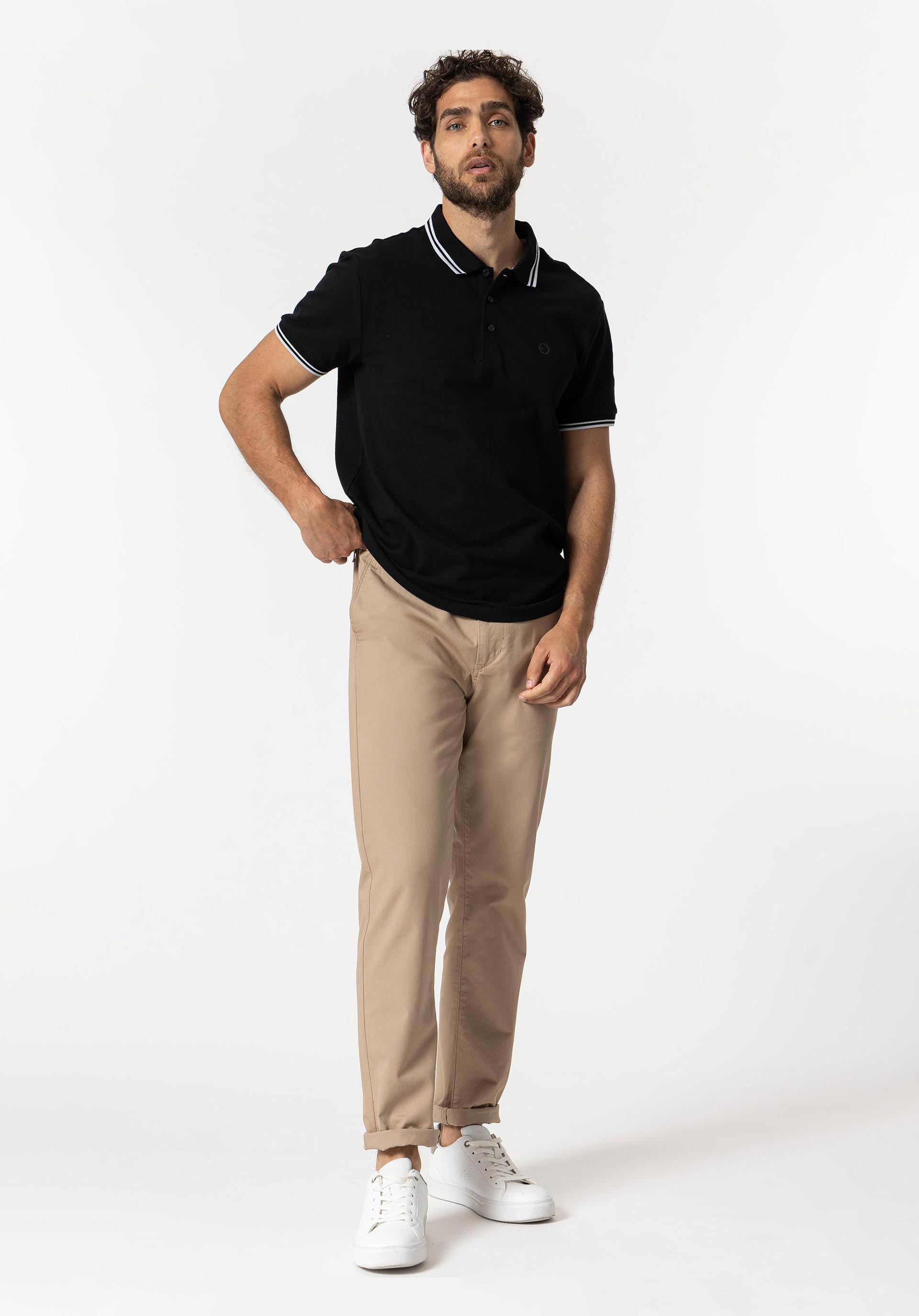 Calças Tapered Fit Bege