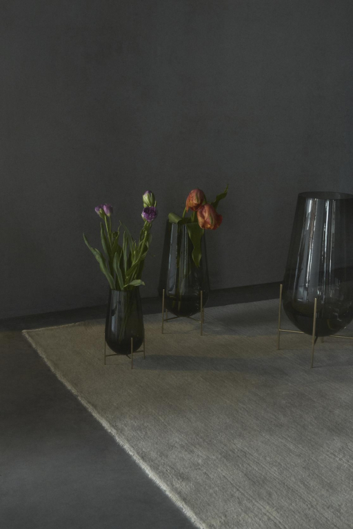 Audo Copenhagen Échasse vaas vloervaas large Smoke / Brushed Brass